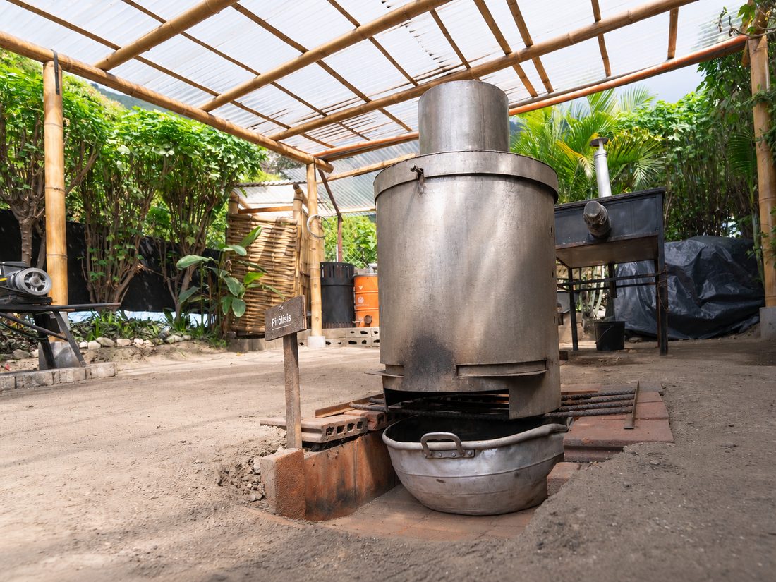 The off-grid pyrolysis reactor under its shelter